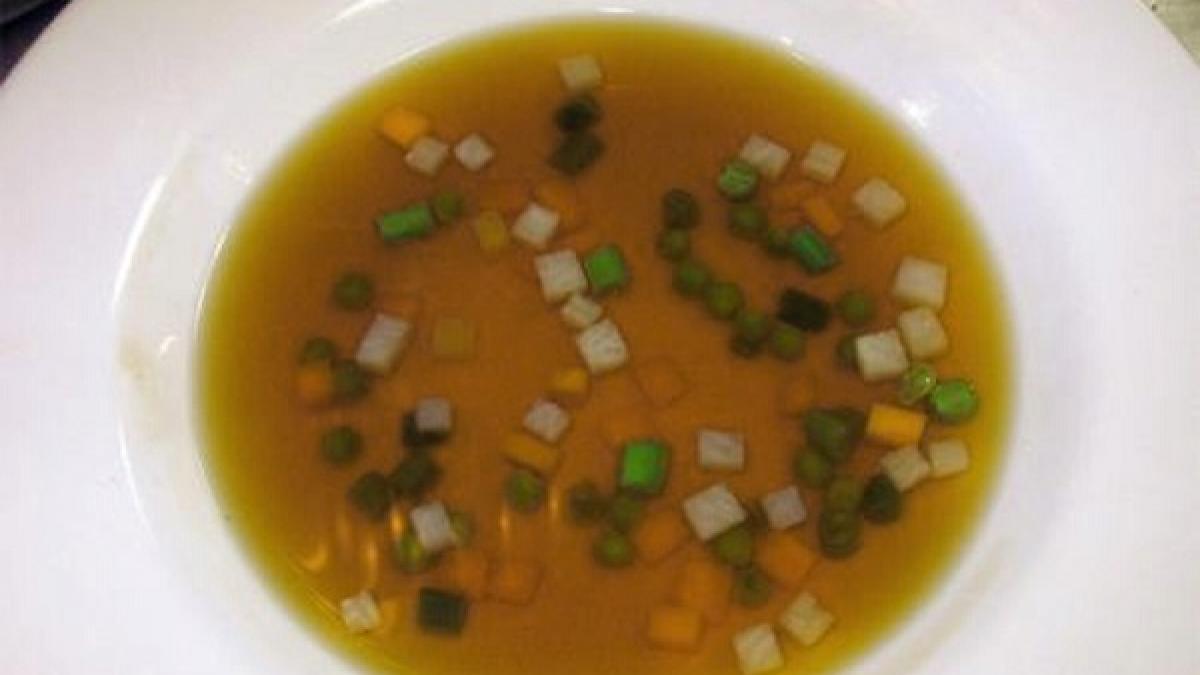 Consommé à la royale, rețetă clasică a bucătăriei franceze