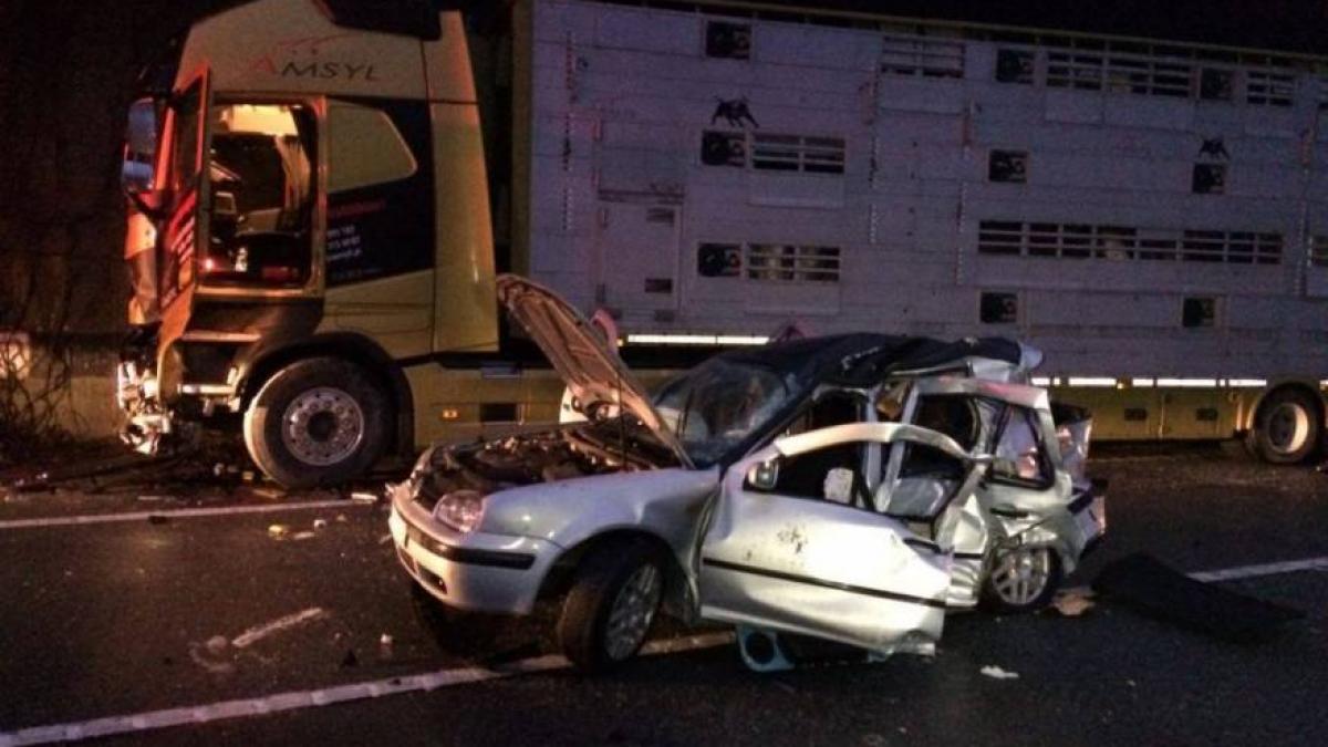 Mehedinți - Un TIR a spulberat un autoturism; un tânăr a murit iar alți doi sunt în stare critică