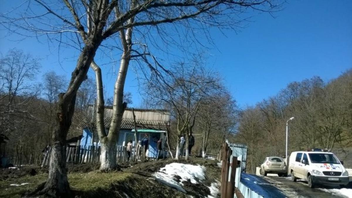 Bacău - Un bărbat a omorât în bătaie o fetiță de 3 ani după care a ascuns cadavrul într-un geamantan