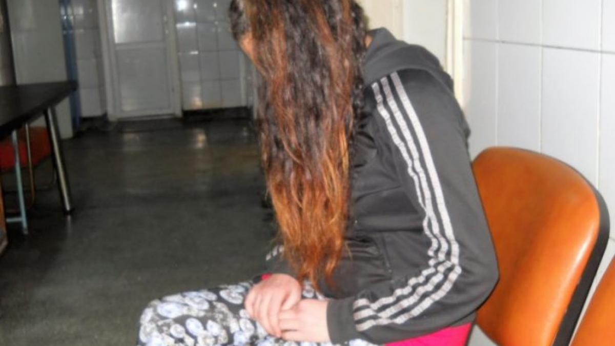 O adolescentă a fost răpită de pe stradă şi violată