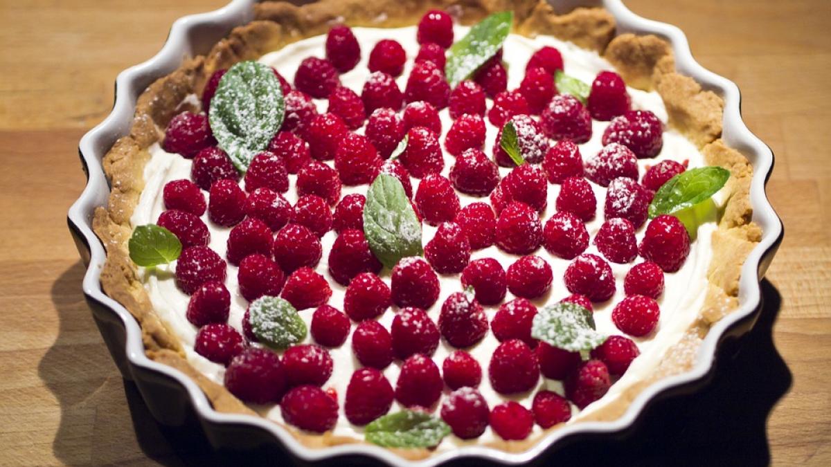 REŢETA ZILEI: Tartă cu brânză dulce şi fructe de pădure
