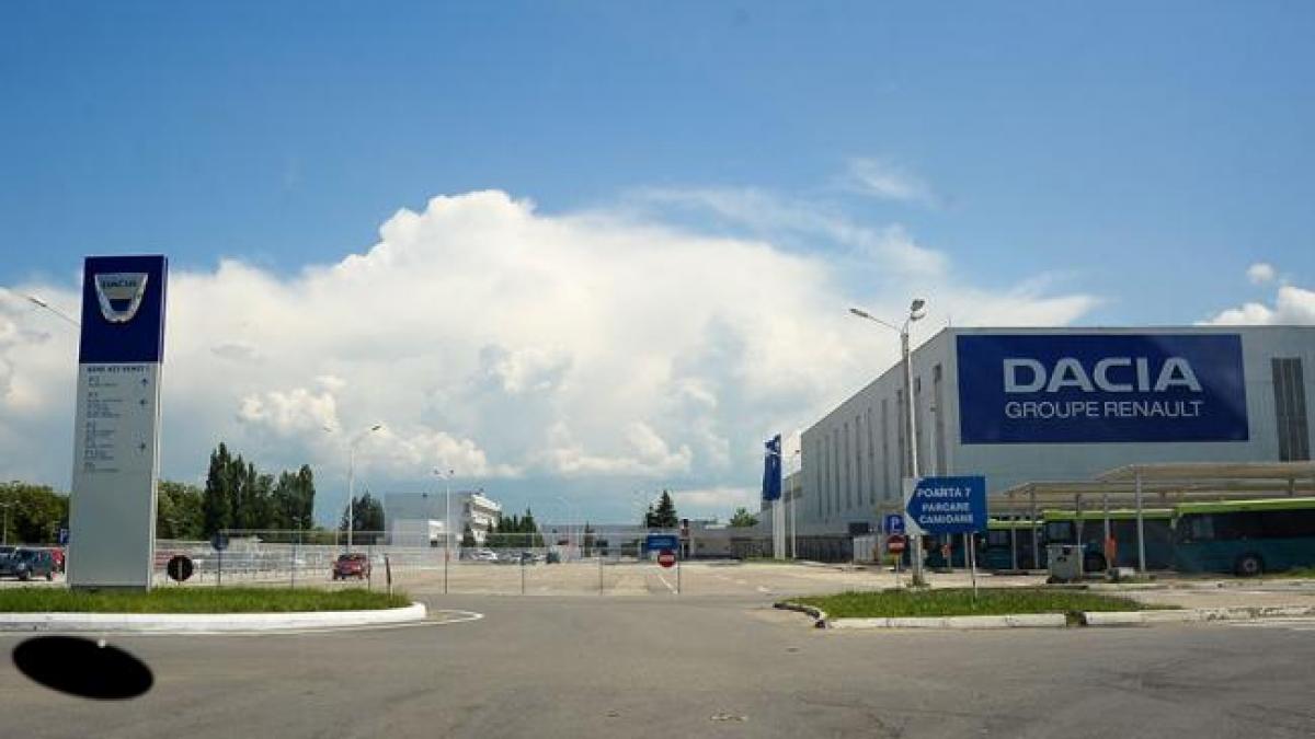 Anunt de ULTIMA ORA de la Dacia. Angajatii vor primi o mărire de salariu