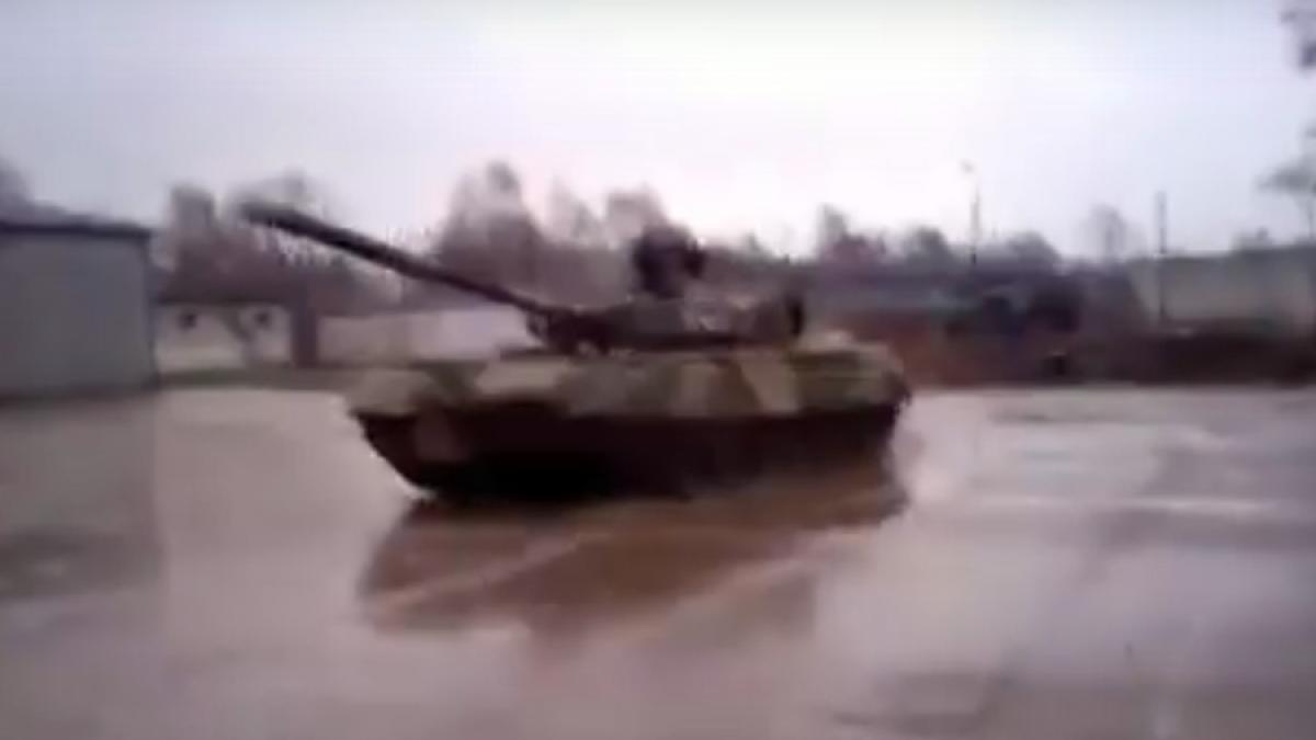 video drifturi cu tancul numai in rusia
