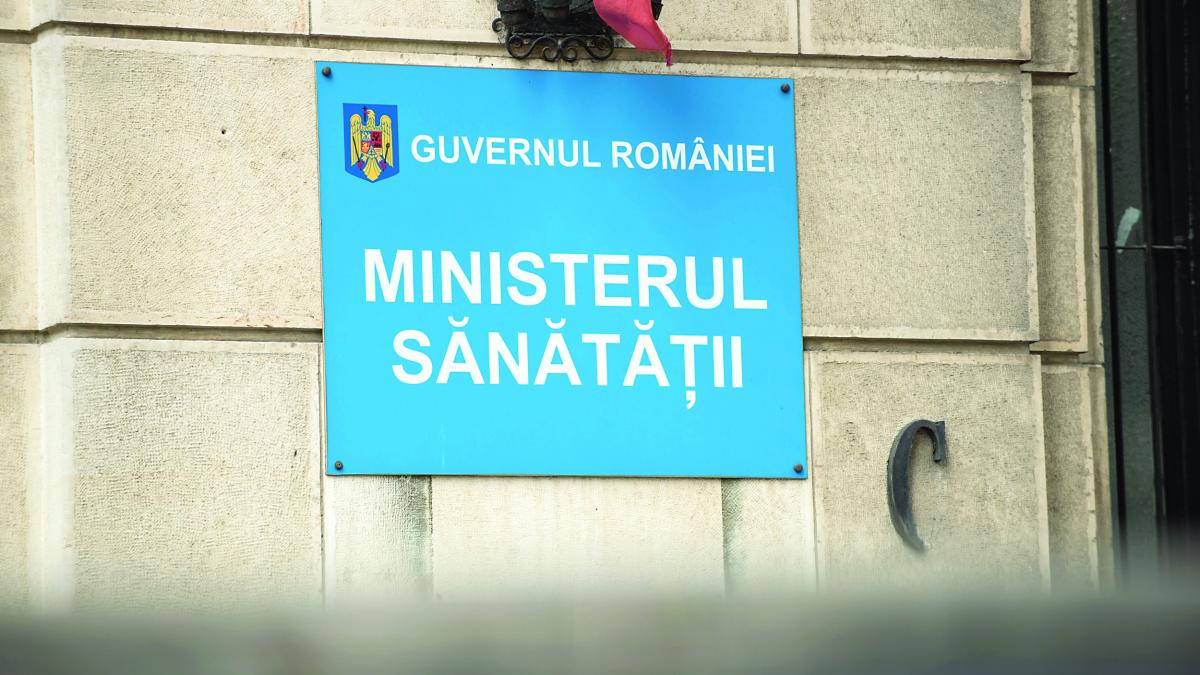 Şefii din Sănătate fentează legea când ies la shopping