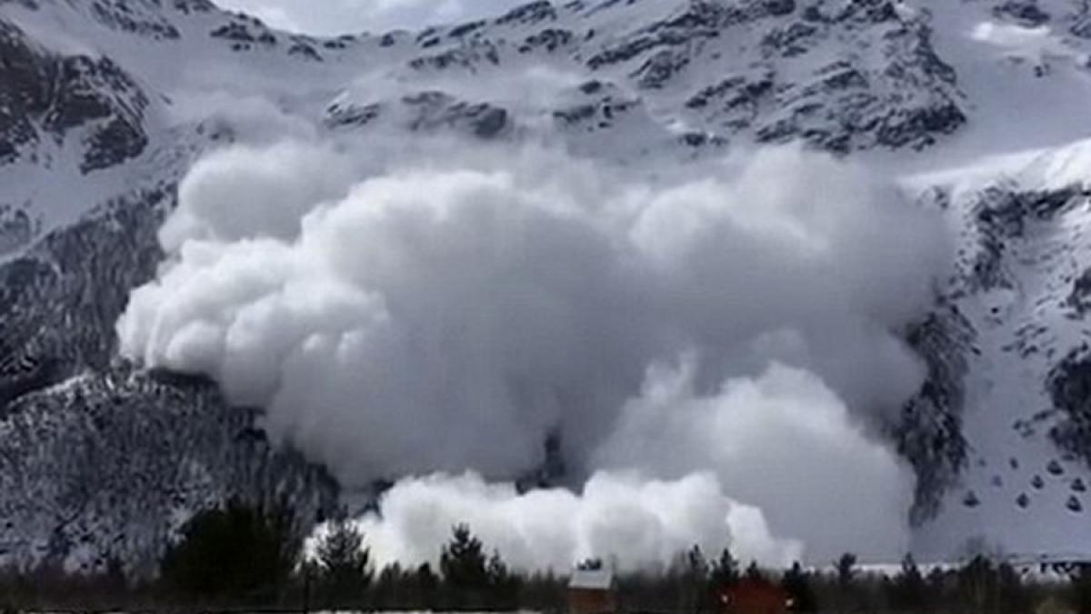 video o teribila avalansa a maturat o statiune din rusia si a ucis 6 oameni