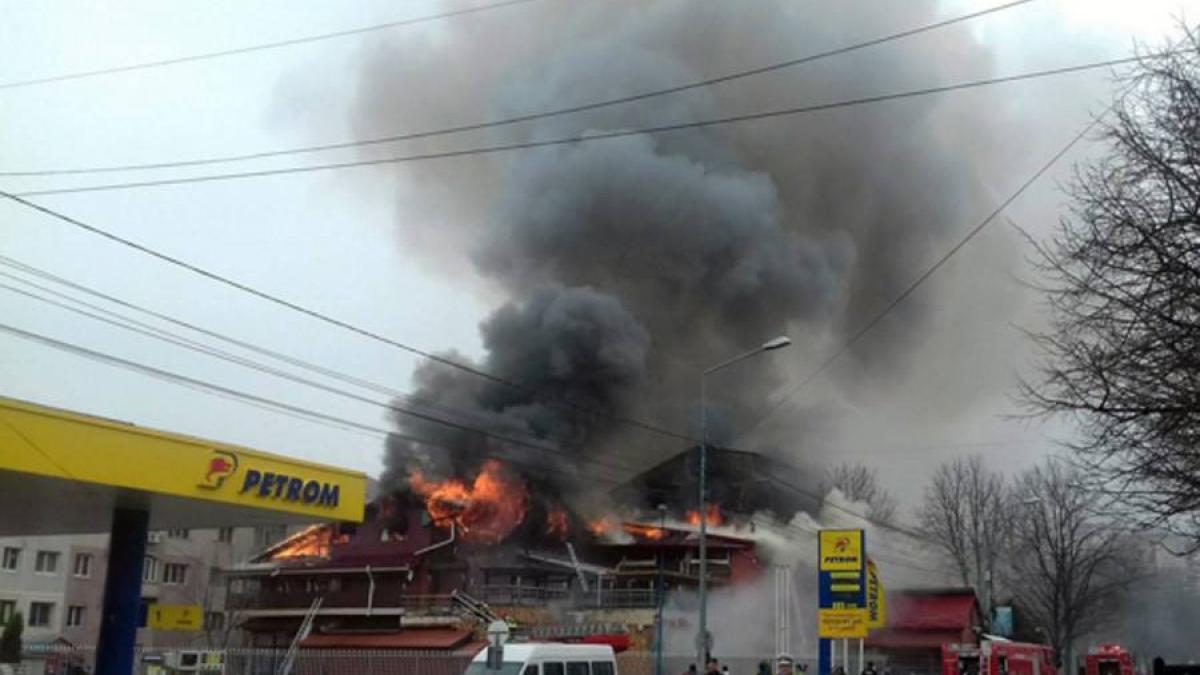 Pensiunea din Focșani care a ars într-un incendiu nu avea autorizaţie ISU