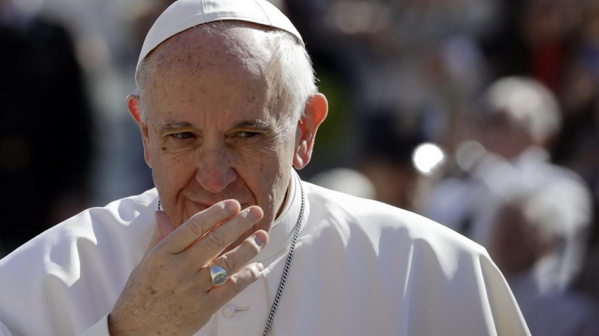 Papa: Managerii care închid fabrici comit un păcat foarte grav