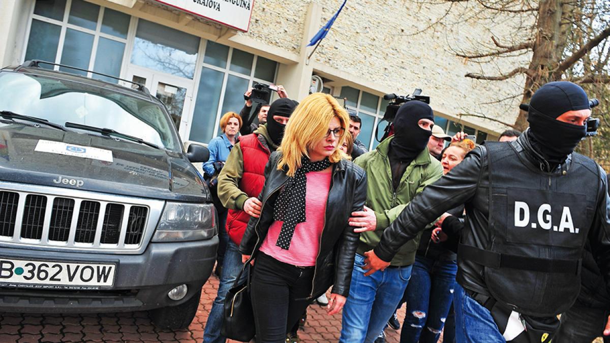 Trafic cu sânge la Craiova. Doi asistenţi medicali, audiaţi