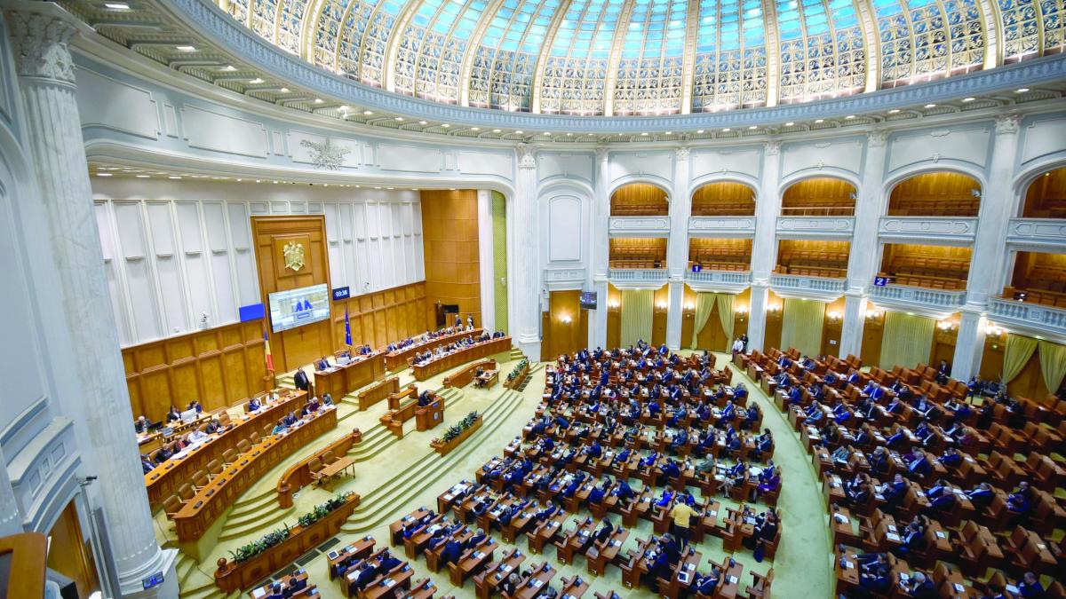 Minunile USR: ieri în consilii de administrație ale statului, azi parlamentari „antisistem”