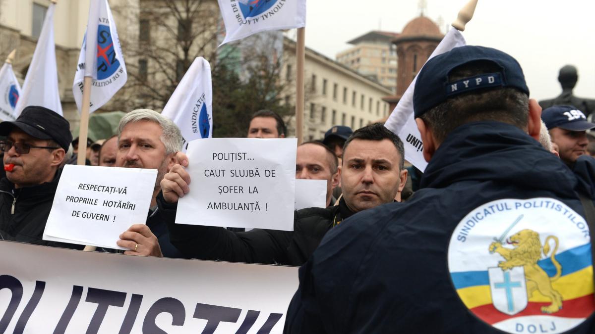 Statul fură 75 de milioane de lei pe lună de la polițiști