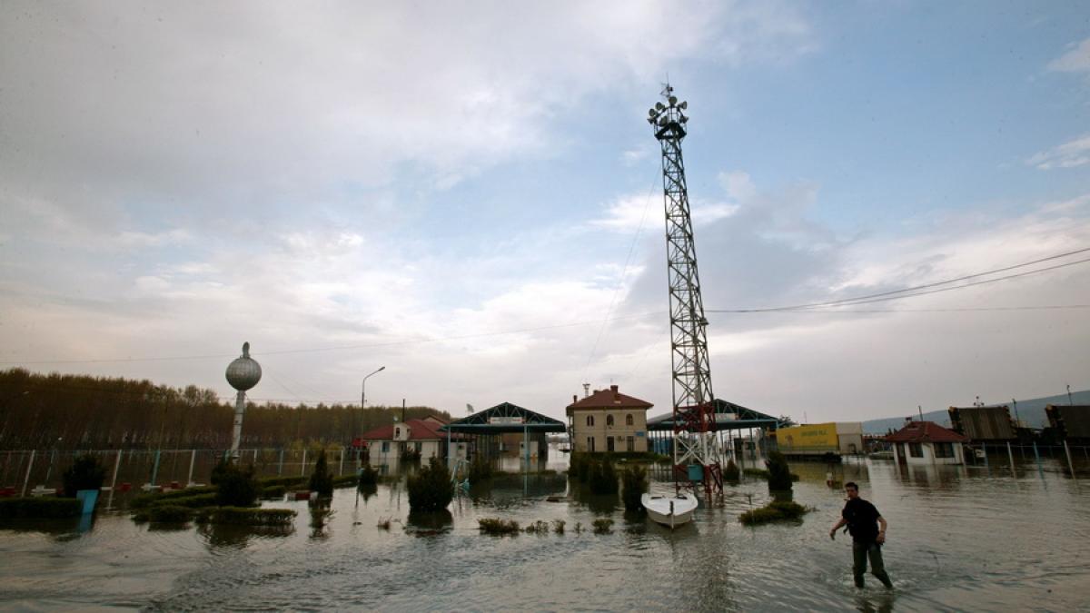 Cod galben de inundații în 9 județe din vestul țării