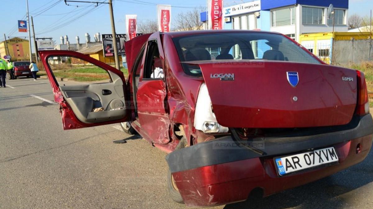 Accident rutier în care a fost implicat un vehicul al Poliţiei de Frontieră Arad