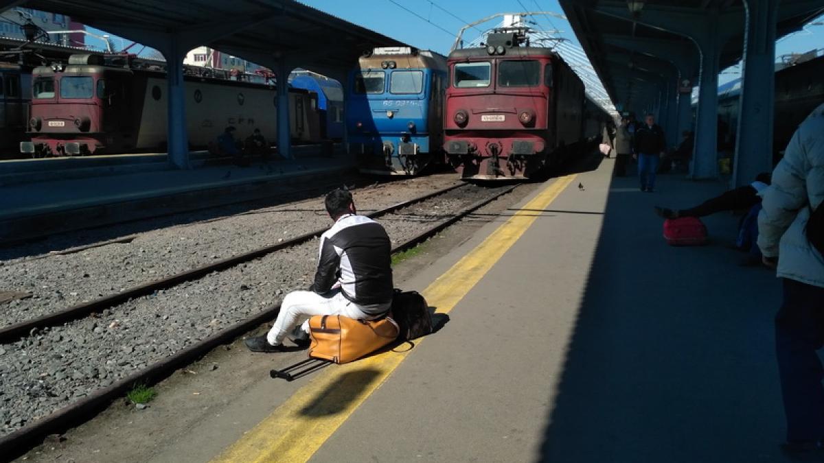 Grevă spontană la CFR SA; 145 de trenuri, oprite