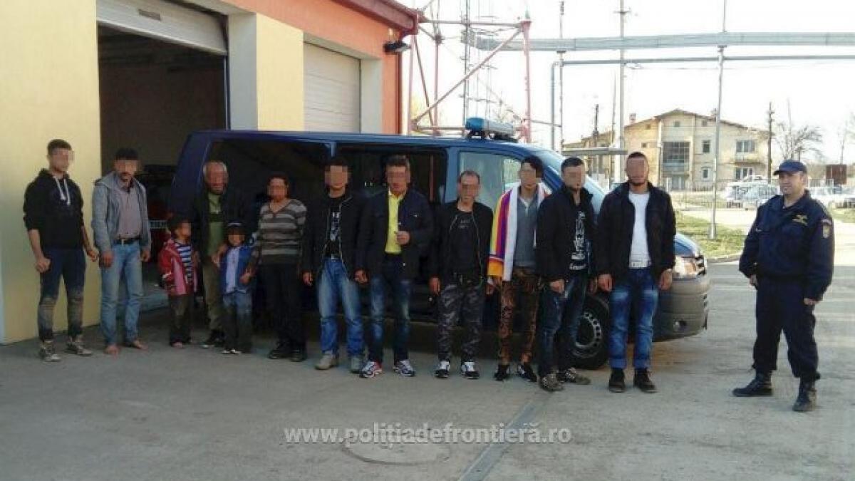 Zeci de transfugi, inclusiv un copil de 1 an, prinși la granița cu Serbia