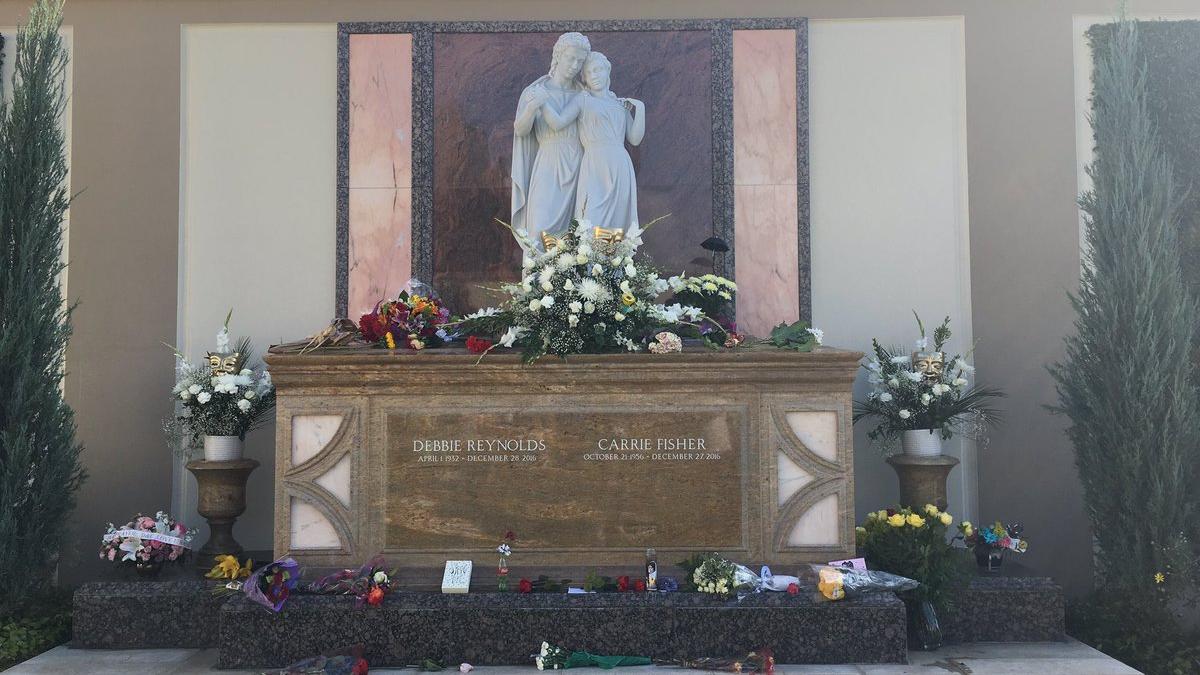 Ceremonie emoționantă la Hollywood în memoria regretatei actriţe Debbie Reynolds şi fiicei sale, Carrie Fisher