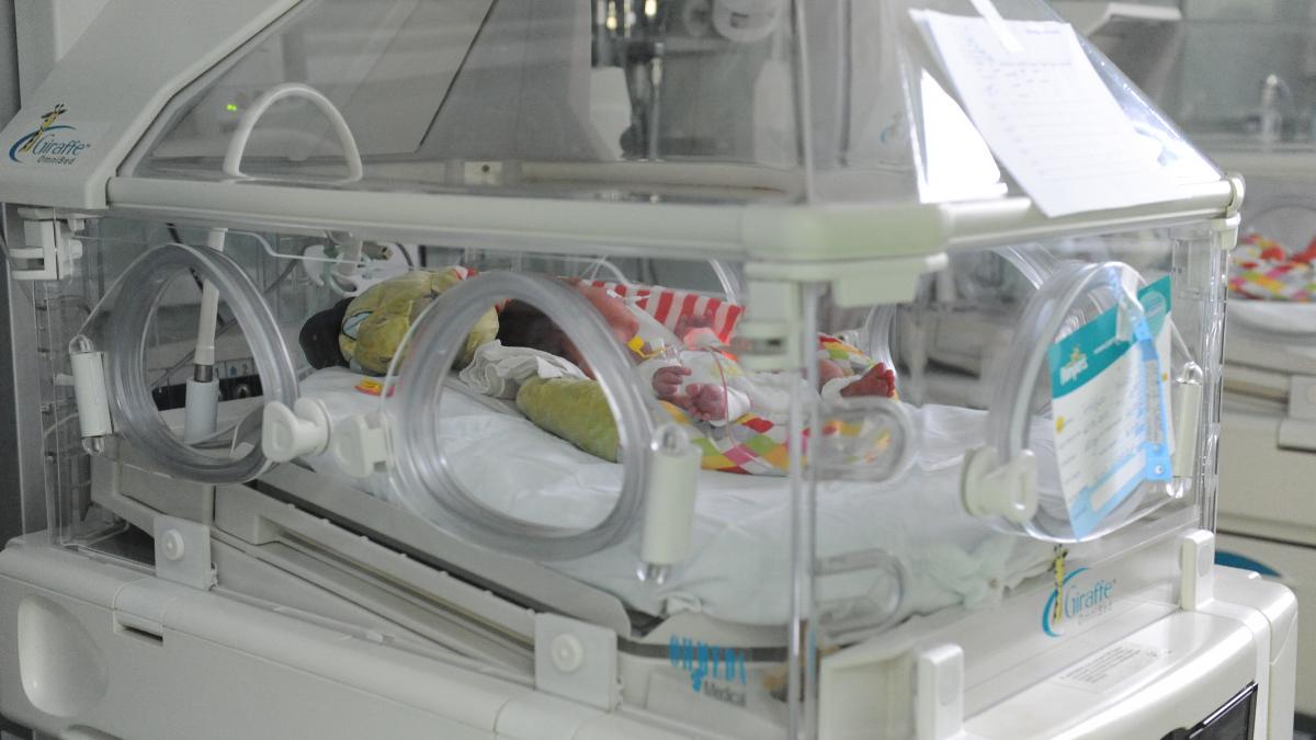 Slobozia - Cazul unui bebeluș abuzat de mamă, anchetat cu întârziere