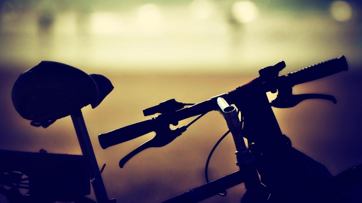 Un biciclist din București a murit după ce i-a explodat o roată