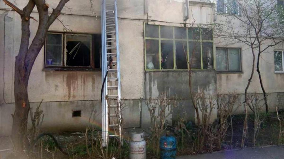 Explozie într-o locuință din Constanța. Proprietarul s-a salvat în ultima secundă