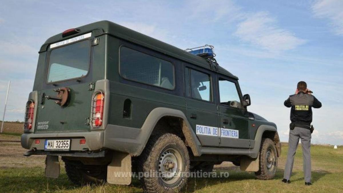 O mașină a Poliției de Frontieră, răsturnată în misiune, iar un agent a fost rănit