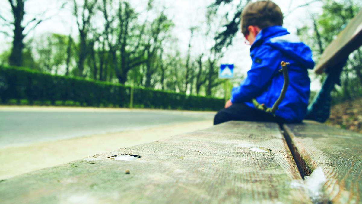 Românii care pleacă la muncă în străinătate, obligaţi să ajungă în instanţă