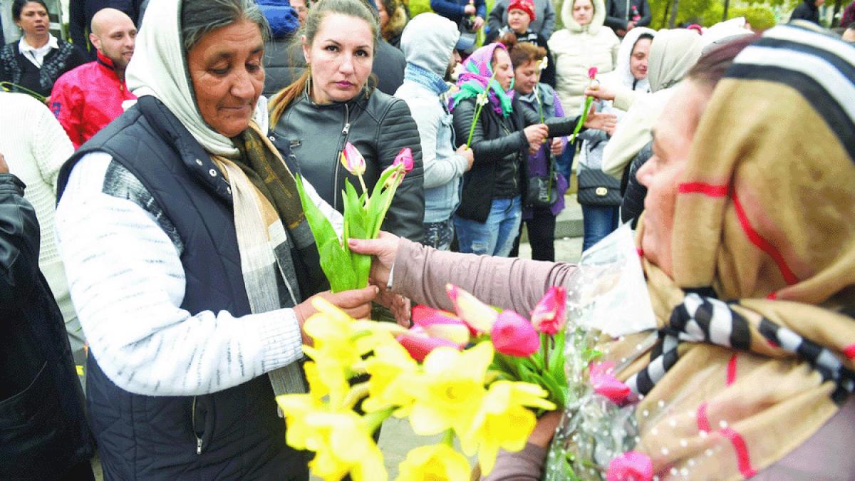  “Te naşti cu flori, trăieşti cu flori, mori cu flori”