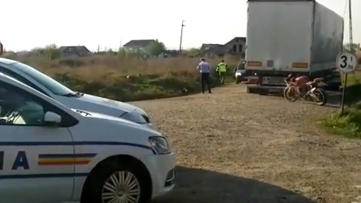 Vrancea: Accident grav între o motocicletă și un TIR