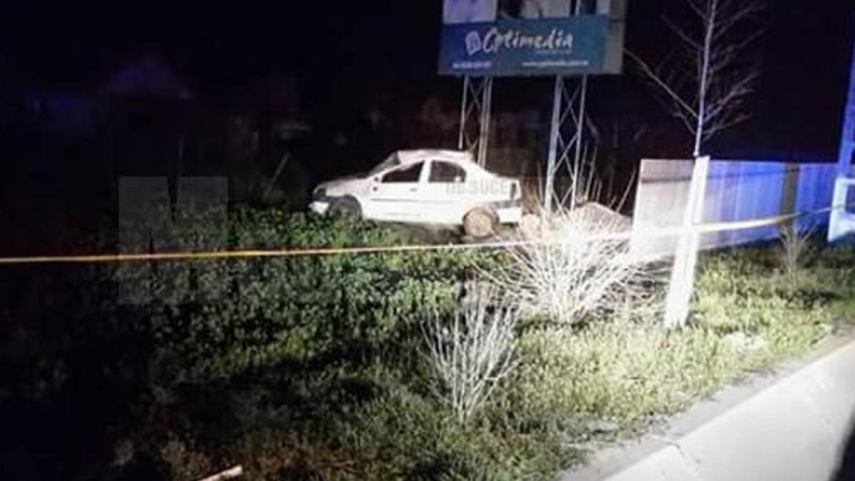 Doi polițiști s-au rănit după ce s-au răsturnat cu mașina în timp ce urmăreau o mașină