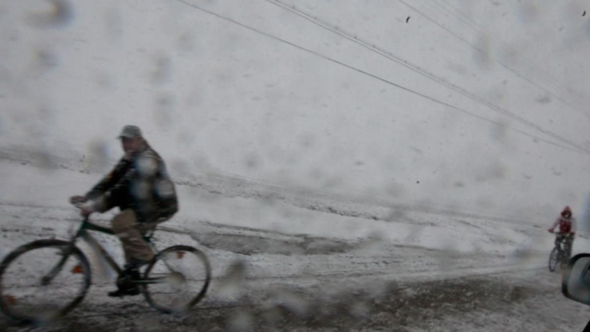 AVERTIZARE METEO: Se întoarce iarna în forță cu viscol și ger