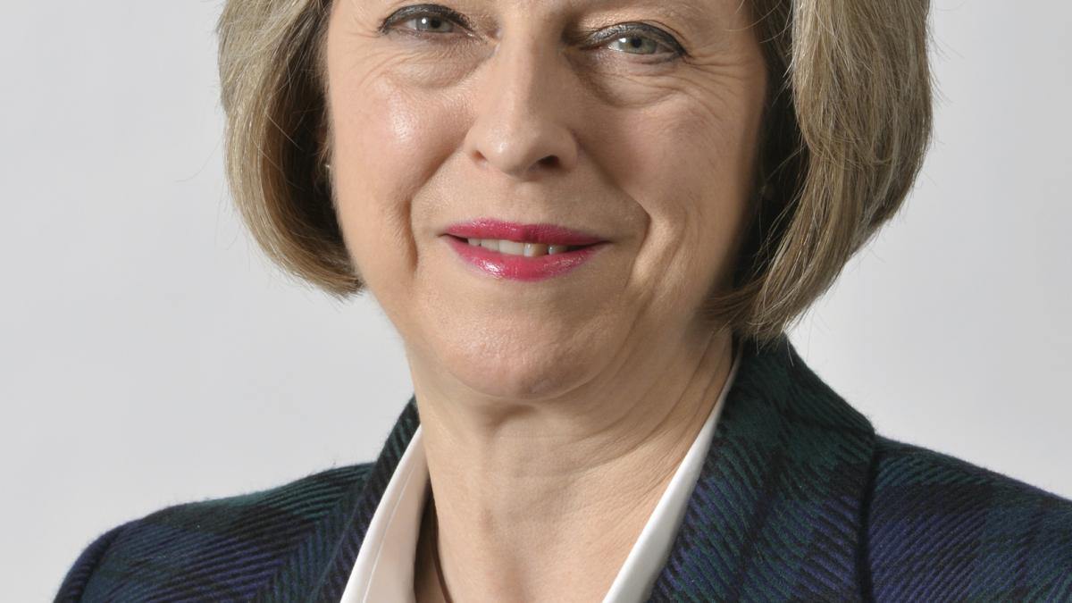 Theresa May vrea să organizeze alegeri anticipate