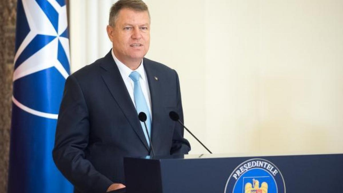 Iohannis urează 'La mulţi ani' Forţelor Terestre