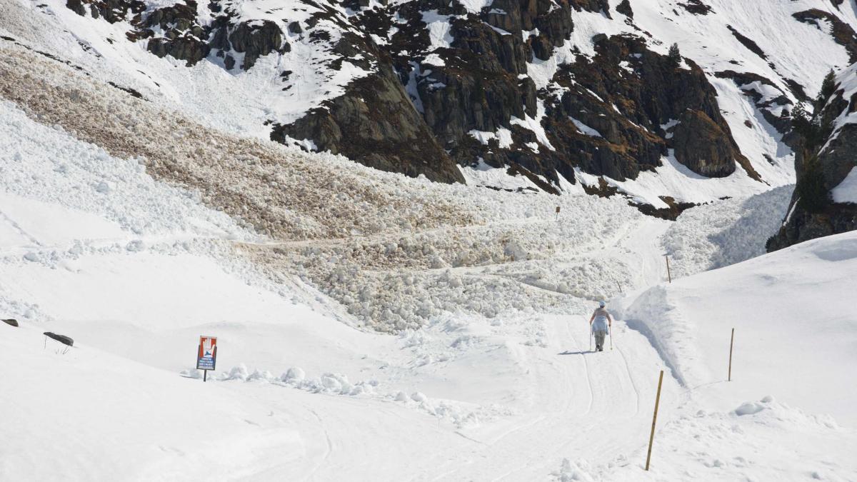 Salvamontiştii apreciază că avalanşa din Retezat a fost declanşată de către victimele acesteia