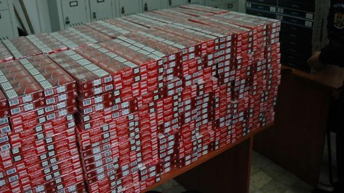 Țigări netrimbrate în valoare de aproape 3 milioane de lei, găsite într-un TIR