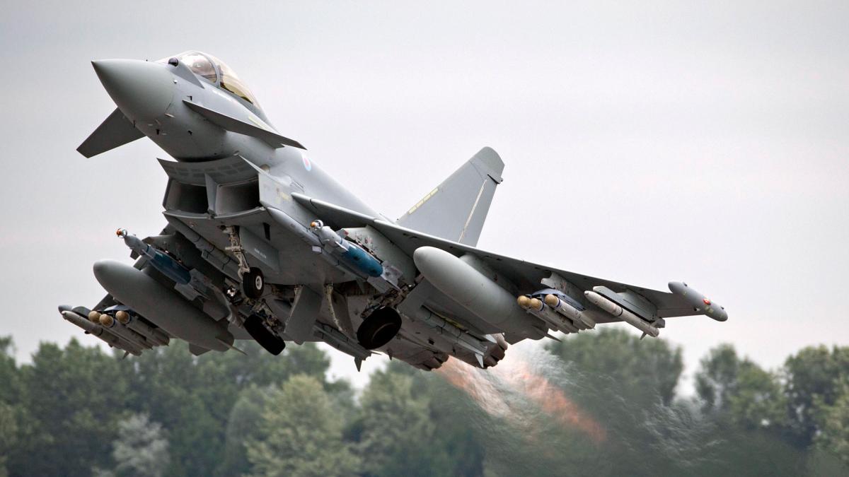 Avioane Typhoon ale Forţelor Aeriene Regale ale Marii Britanii, în România