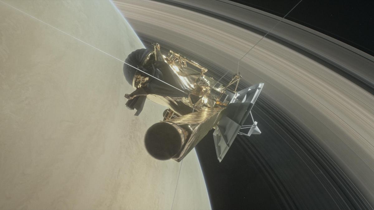 video sonda spatiala cassini a patruns intre planeta saturn si inelele sale ultima faza a misiunii sale