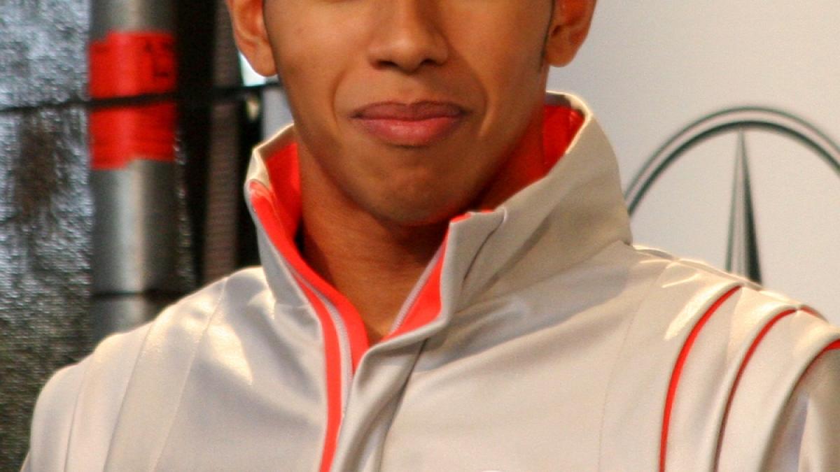 Campionul F1, Lewis Hamilton, se implică în scandalul dintre Serena Williams şi Năstase