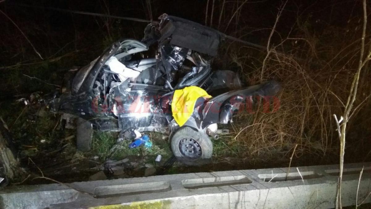 Gorj - O tânără a decedat după ce a intrat cu mașina într-un stâlp