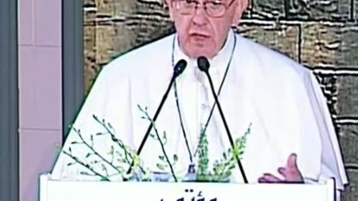 Papa Francisc a ajuns la Cairo într-o vizită de două zile cu caracter ecumenic şi interreligios