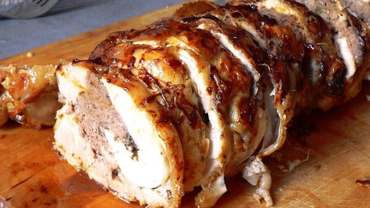 Rulada de carne a Mamei Floarea - rețetă bucovineană