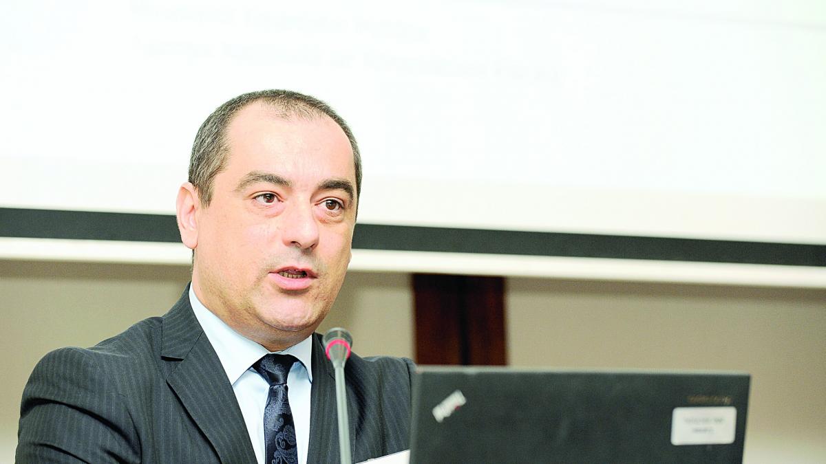 Evazioniştii inventează munţi de comori şi bani îngropaţi în curte