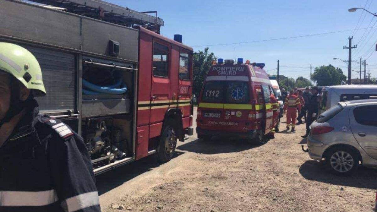 O femeie şi o fetiţă de un an au murit strivite de o autobasculantă