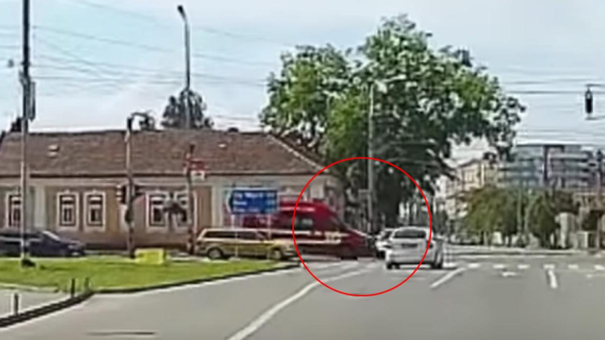 ambulanta smurd implicata intr un accident rutier in oradea