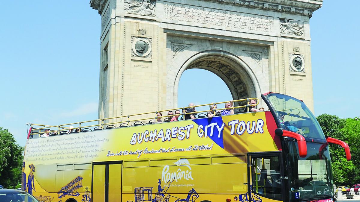 Autobuzele turistice ies din hibernare în București