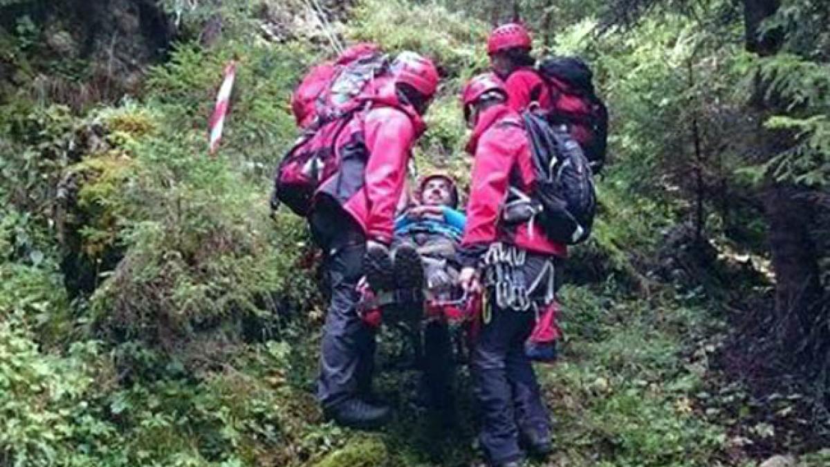 Salvamontiștii mureșeni au intervenit pentru recuperarea unui turist rănit