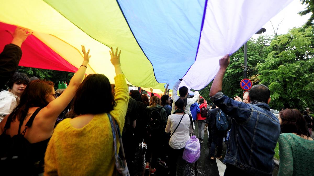 Suntem codaşi la respectul pentru minorităţile sexuale