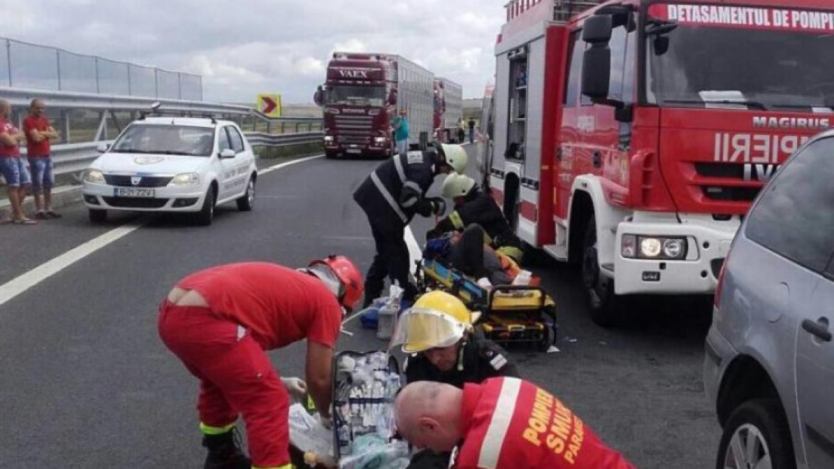 Accident CUMPLIT pe autostrada Sibiu – Orăştie. „Ambele victime au fost încarcerate. Un bărbat a decedat, cealaltă victimă este conştientă”