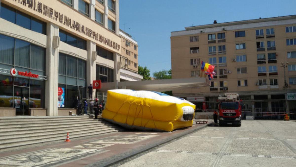 Un tânăr care a vrut să se arunce de pe un hotel din Iași, dus la Socola