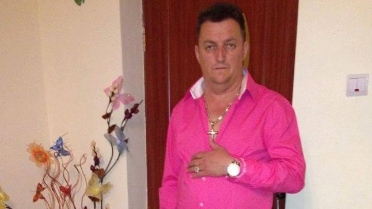 Un primar din Timiș a devenit viral pe internet după ce au fost făcute publice poze indecente