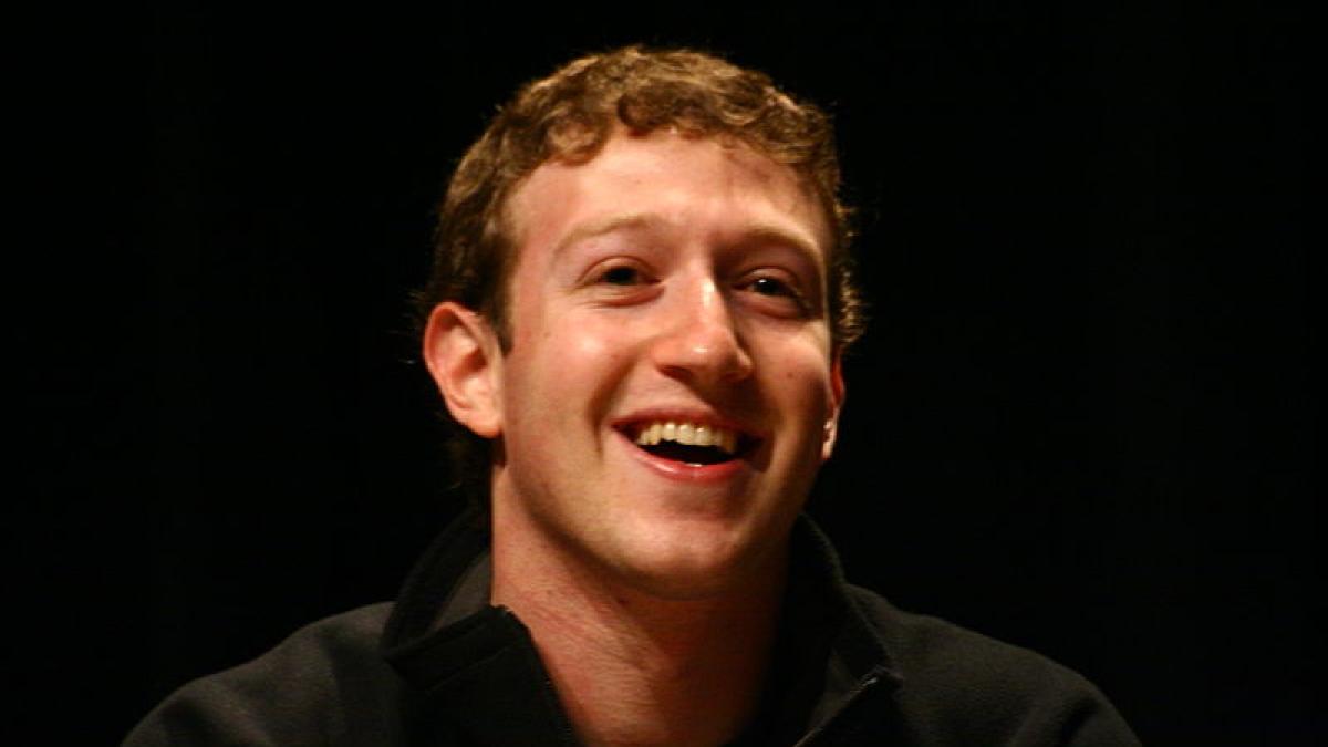 După 13 ani, Zuckerberg a primit diplomă de la Harvard