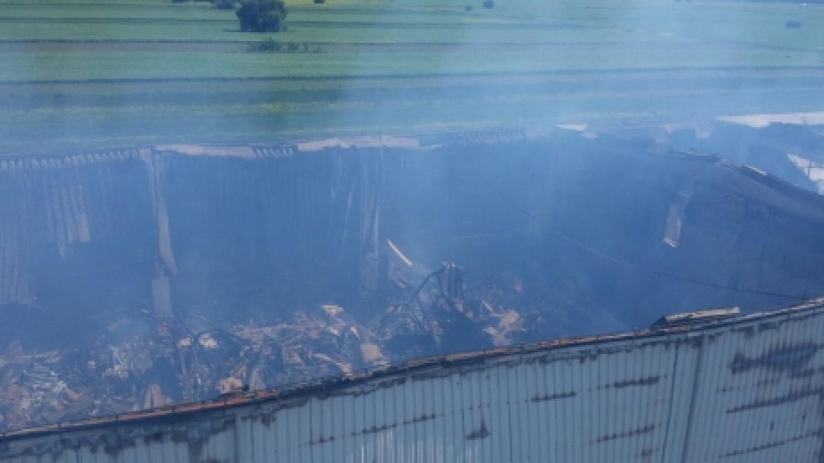 Incendiul care a distrus arhivele băncilor nu a fost stins. Focul arde de TREI ZILE