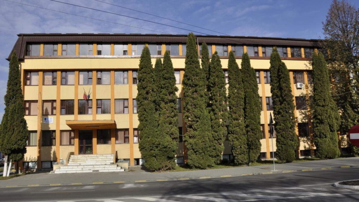 Gura Humorului: 30 de elevi și profesori, au suferit toxiinfecție alimentară la balul de absolvire